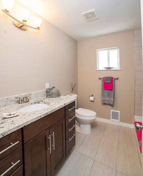 Main Floor Full Bath - 1426 Queen Ave NE