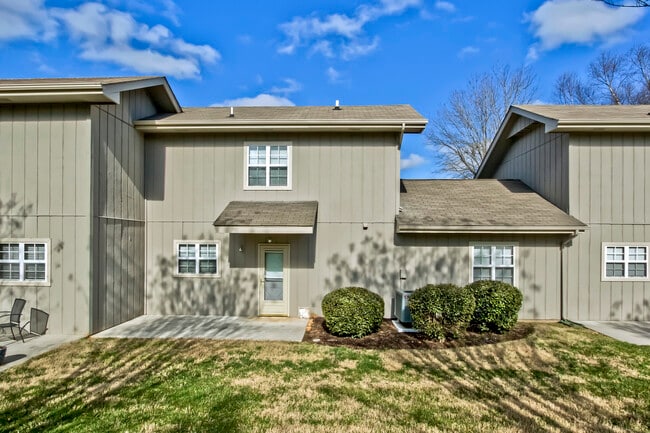 Building Photo - 205 Chota View Cir