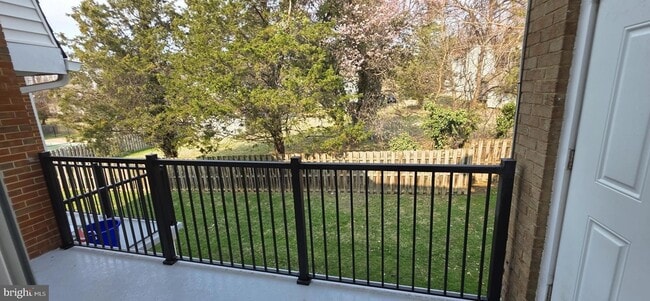 Building Photo - 165B Leeds Ct W