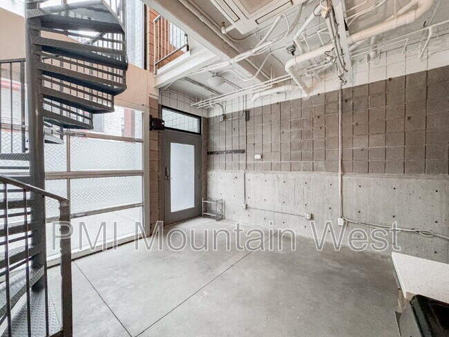 Building Photo - 360 W Broadway