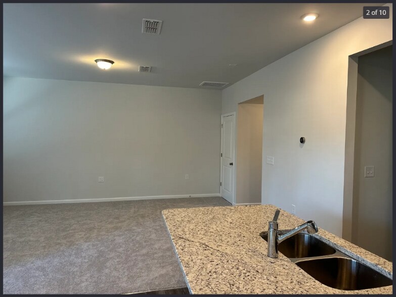 Building Photo - 874 McKenzie Pk Ter