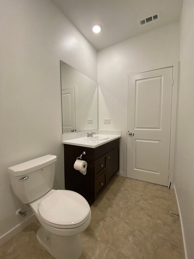 Building Photo - Beautiful Home with Solar