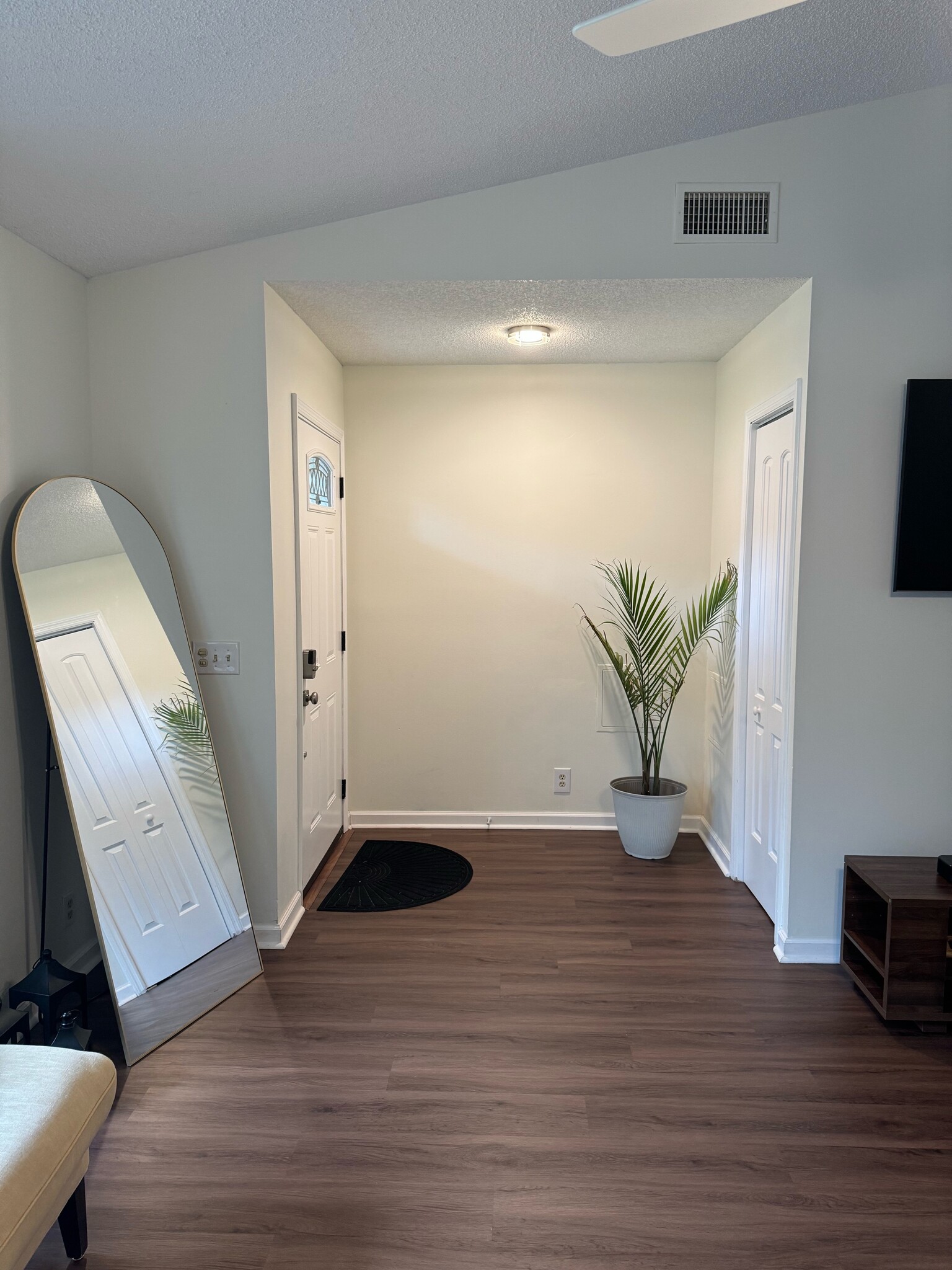 Entrance - 112 Woodvalley Dr