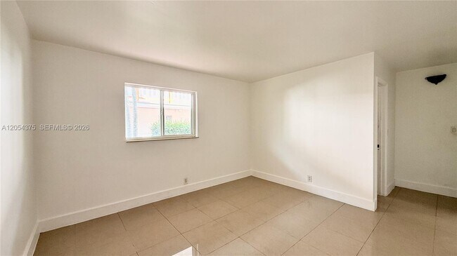 Building Photo - 1548 SW 5th Pl