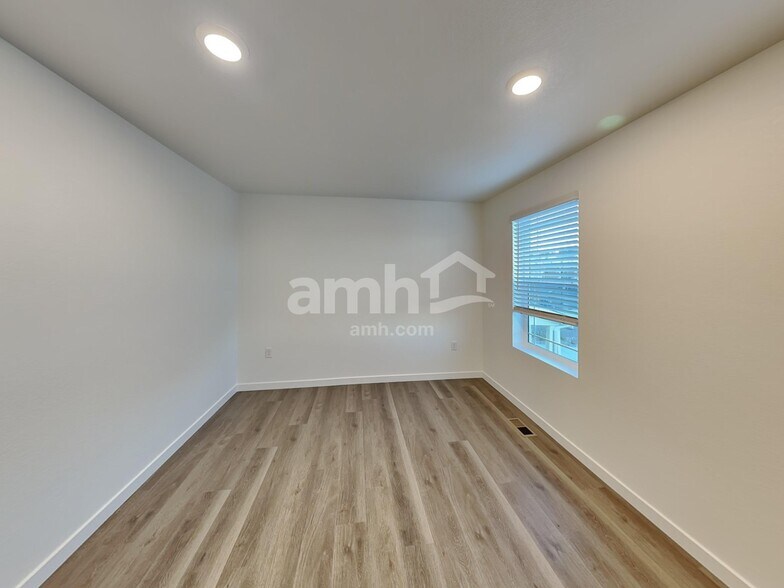 Building Photo - 26132 E Calhoun Pl