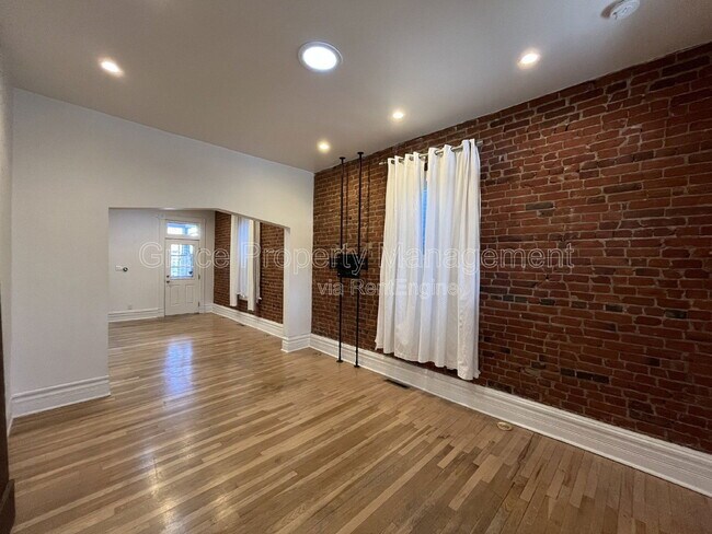 Building Photo - 220 Sherman St