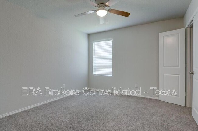 Building Photo - 242 Holland Pk