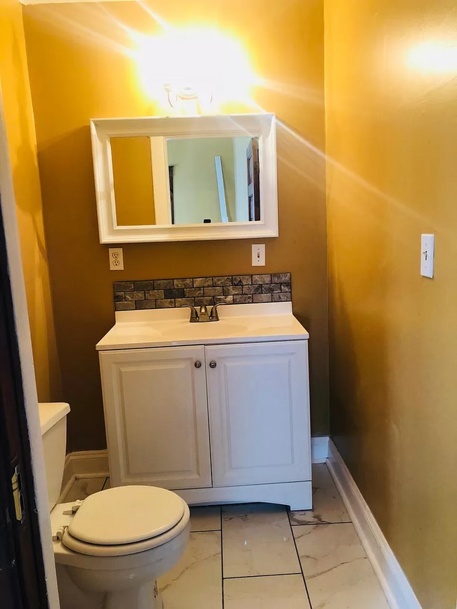 Building Photo - Beautiful 4 Bedroom / 1.5 Bathroom house