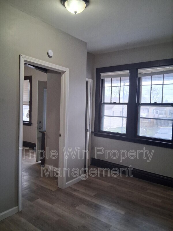 Building Photo - 4891 Hummelsheim Ave