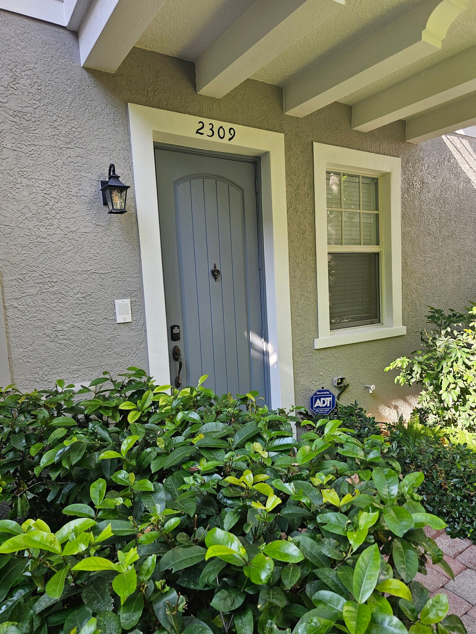 Building Photo - 2309 NE 9th Ave