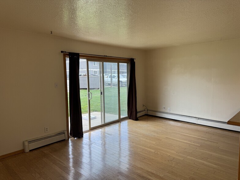 Building Photo - 1033 Straight Creek Dr