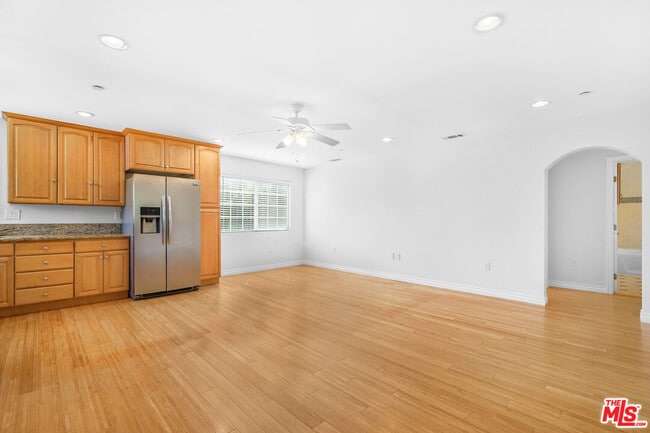 Building Photo - 741 N Las Palmas Ave