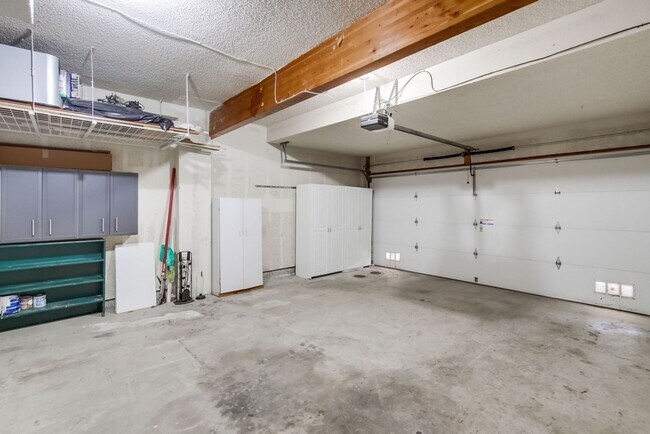 Building Photo - **Available Now*** Encinitas,  4 bedroom, 2.5 bathroom with 2 car garage***