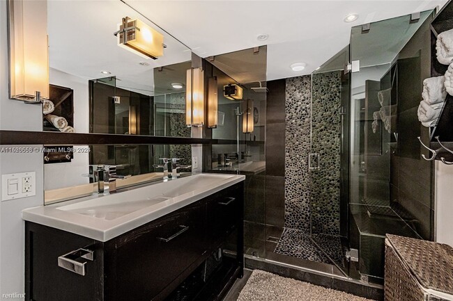 Building Photo - 2 br, 2 bath Condo - 17145 N Bay Rd Apt 4106