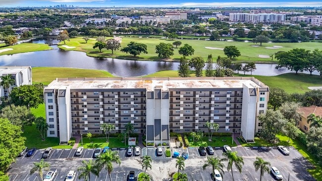 Building Photo - Gorgeous 2 bedroom 2  Condo in Boca Raton across from Nova University