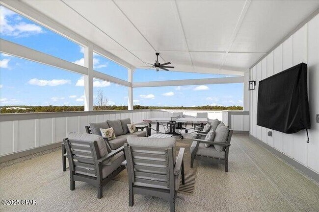 Building Photo - 15 E Queen Palm Dr