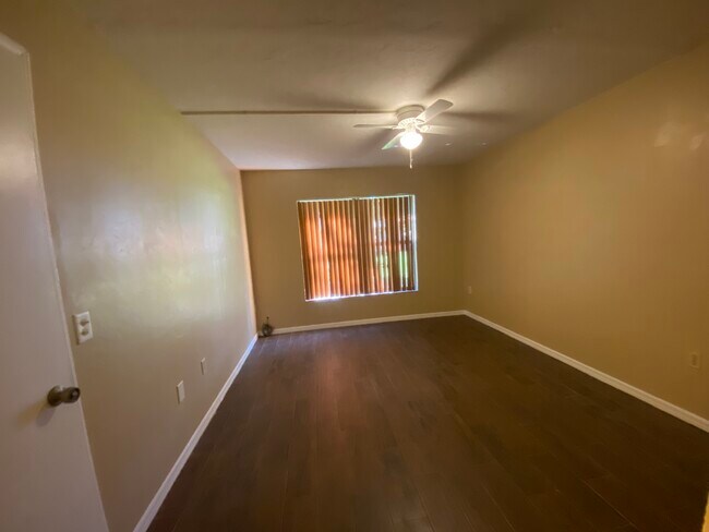 Building Photo - 4302 Santa Barbara Blvd S