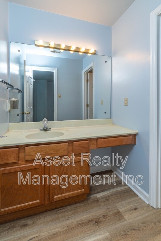 Building Photo - 136 Durwood Rd