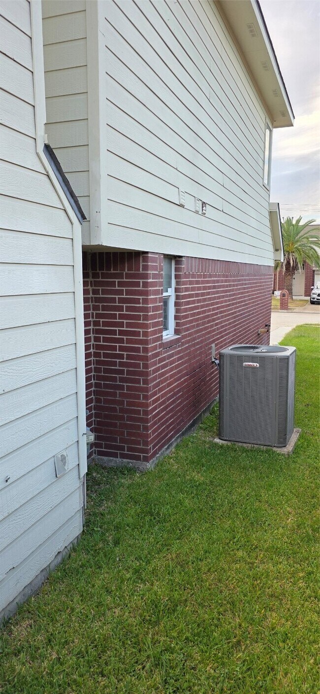 Building Photo - 5210 Nautilus Ln