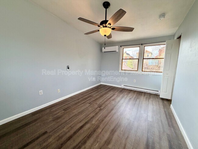 Building Photo - 521 Farnsworth St