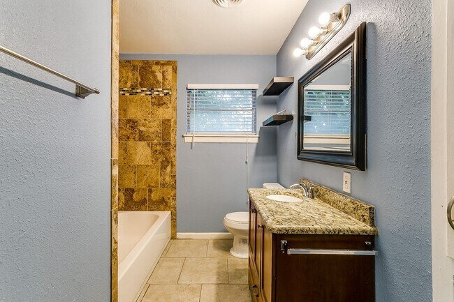 Building Photo - Ready for New Tenants- Large 3 bed, 2 bath...