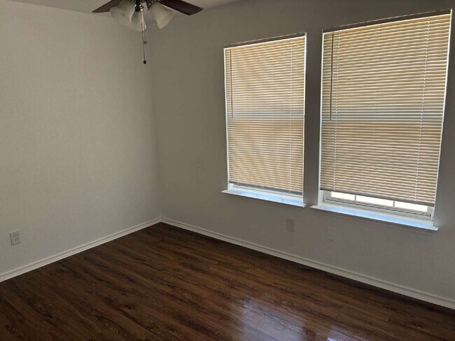 Building Photo - Four Bedroom/ Two and a Half Bed Home Near Brooks City Base