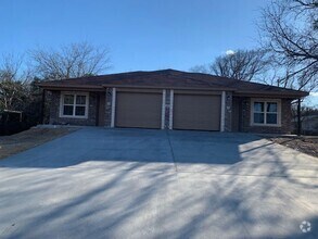 Building Photo - 122 Turnbo