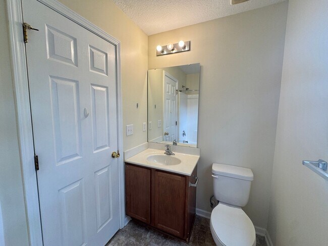 Building Photo - Statesville - 3 Bed / 2.5 Bath + Garage