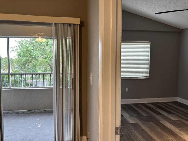 Building Photo - 2871 N Oakland Forest Dr