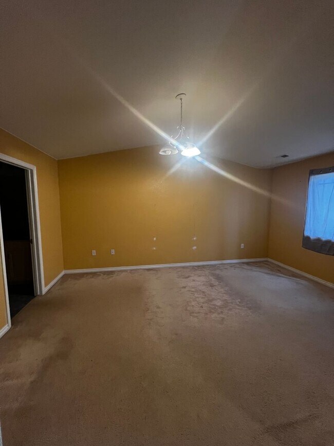 Building Photo - Charming Townhome, Prime Location, Cozy Li...