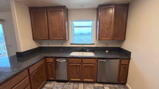 Building Photo - 14575 Avenida Central