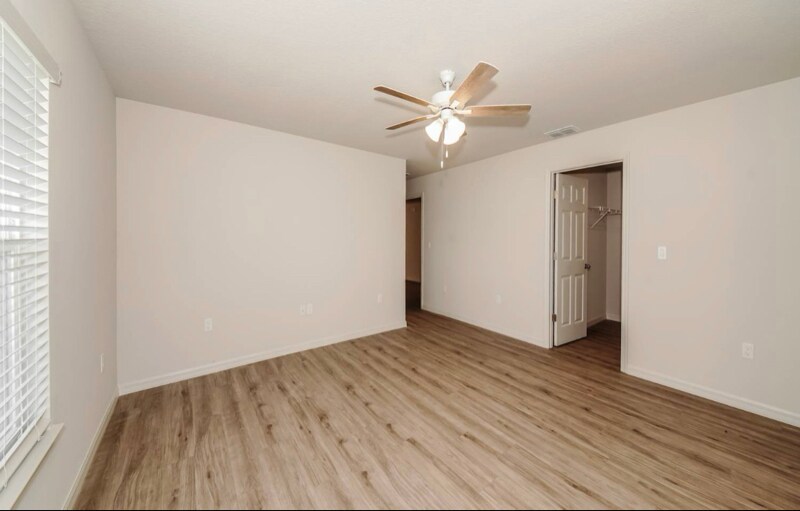 Building Photo - 9 Philmont Ln