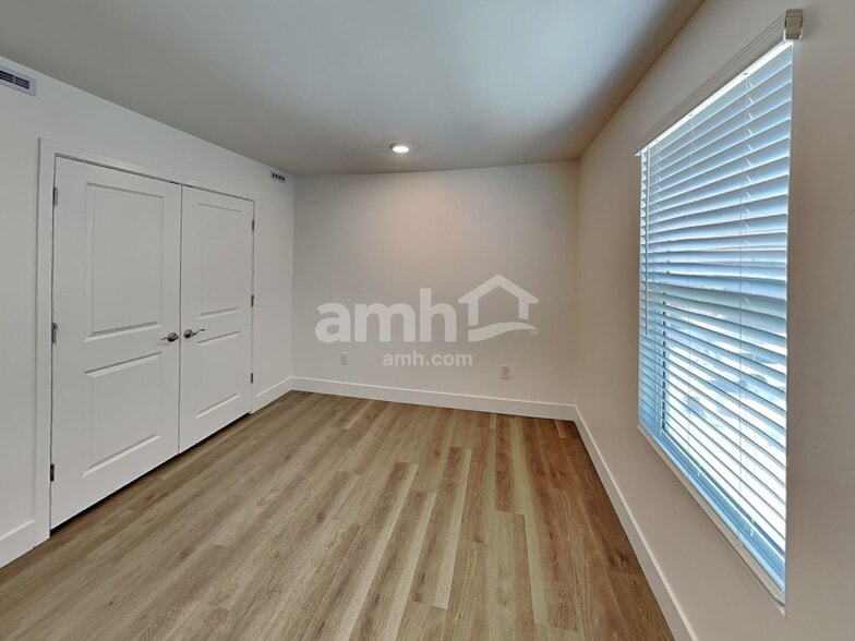 Building Photo - 9677 Harkes Dr