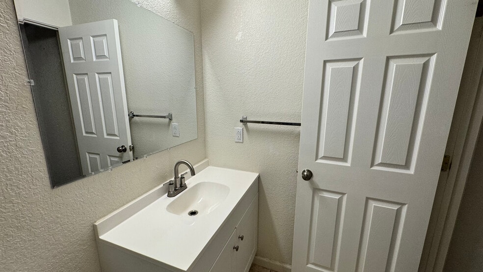Building Photo - 203 Lualan Ln
