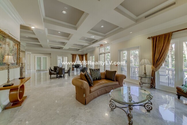 Building Photo - Charming Furnished Studio with Large Patio...