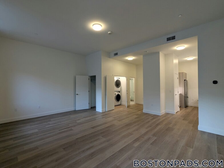 Building Photo - 1079 Commonwealth Ave