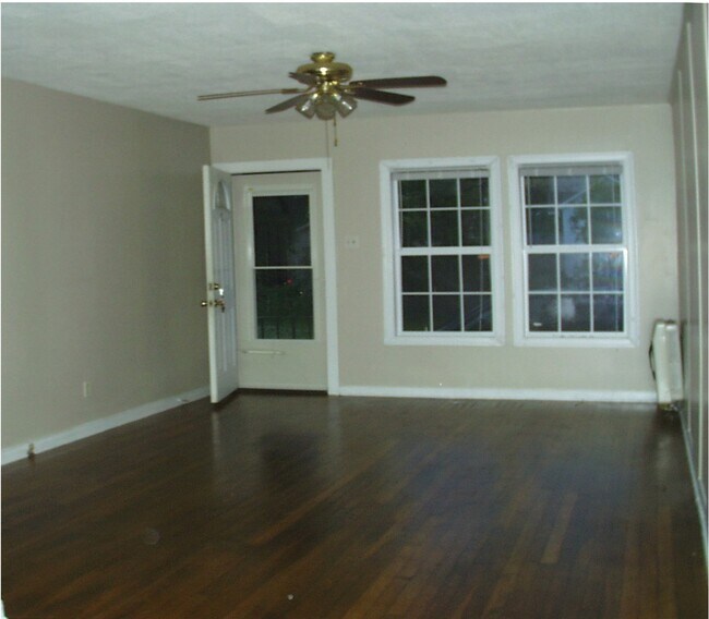 Building Photo - 420 Moss St