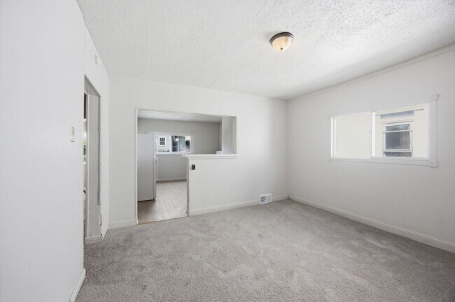 Building Photo - 3032 Merwyn Ave
