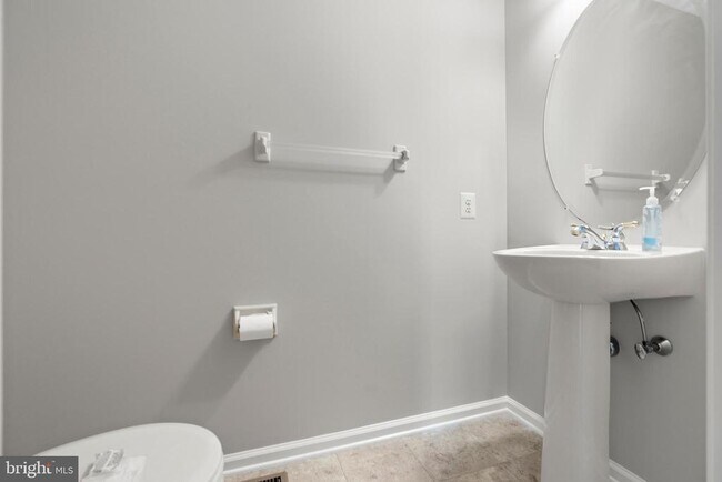 Building Photo - 123 Hearthstone Ln