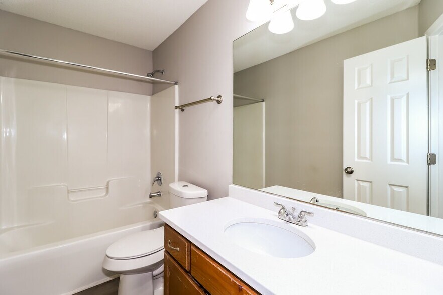 Building Photo - 180 Pine Ridge Ln