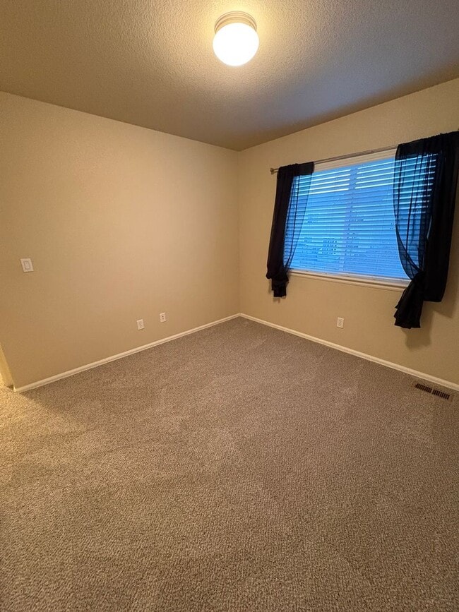 Building Photo - Lovely 3 bedroom/3 car tandem garage home in Lorson Ranch