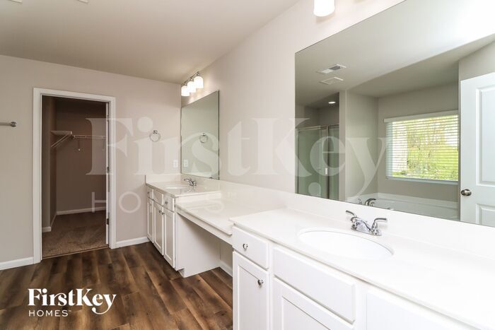 Building Photo - 210 Omega Ct