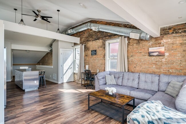 Building Photo - Urban Luxury with Stunning City Views – 2BR/2BA in Over-the-Rhine