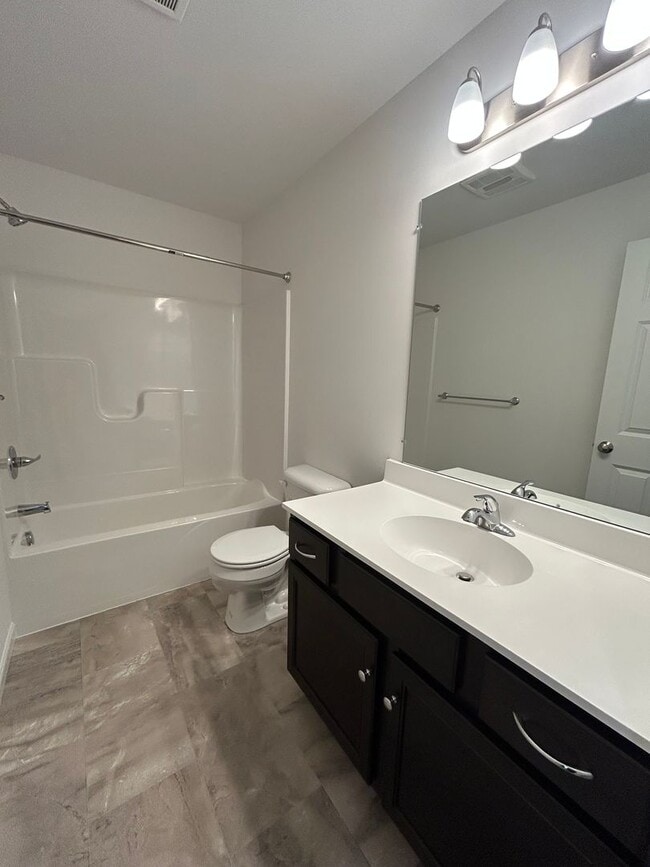 Building Photo - New End of row townhome 3 bed, 2.5 bath in Carlisle