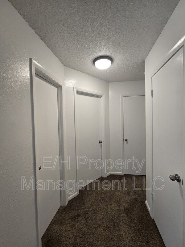 Building Photo - 8728 E Arthur Cir