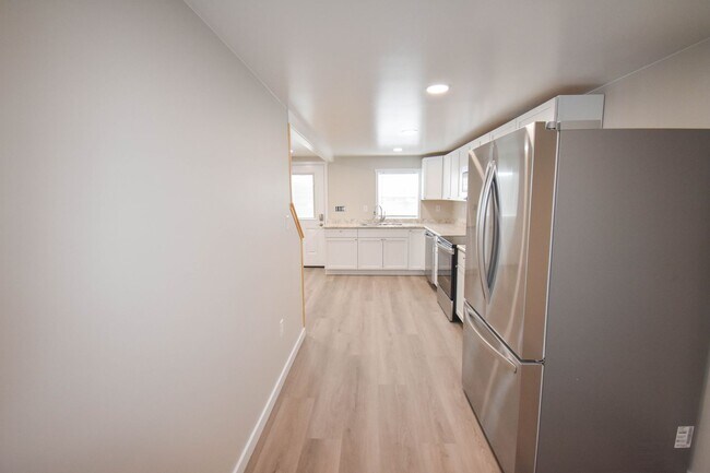 Building Photo - RTSA25-27