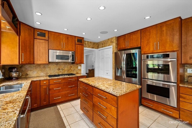 Building Photo - 6382 Twin Oaks Ln