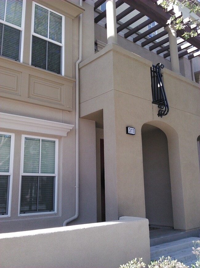 Building Photo - Walking Distance to Downtown Mountain View...