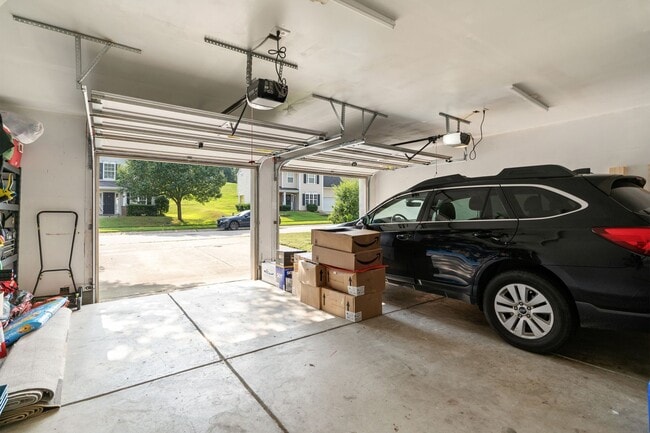 Building Photo - Corner lot 3 bed 2.5 bath with large fenced yard in Grove Park!