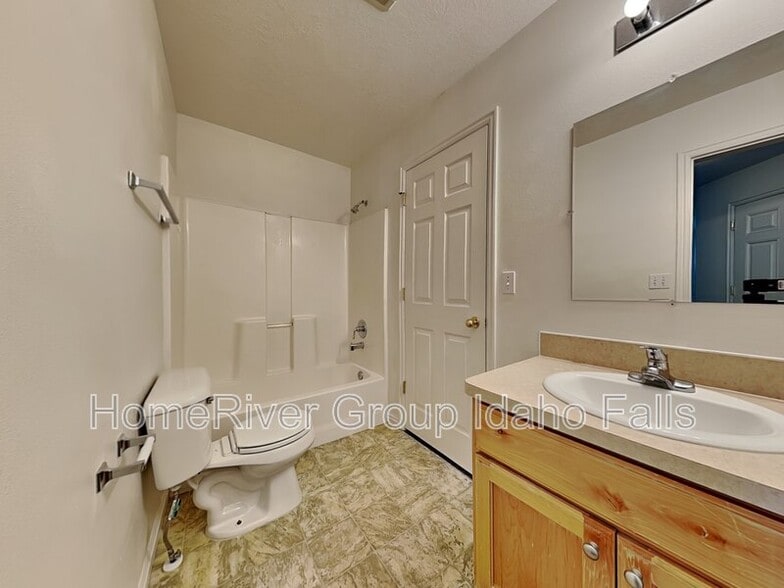 Building Photo - 3693 Deloy Dr